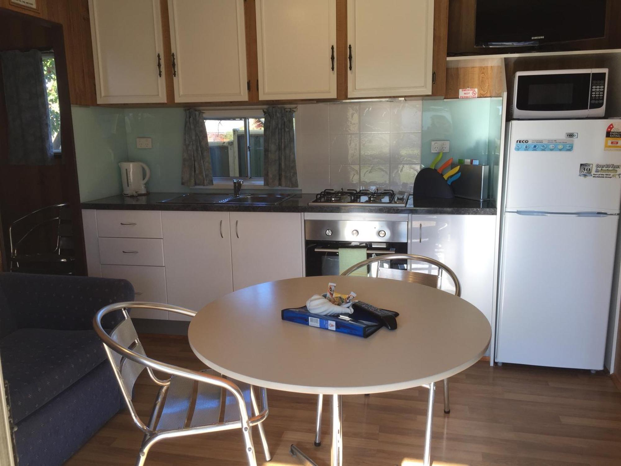 Beachcomber Caravan Park Mallacoota Dış mekan fotoğraf